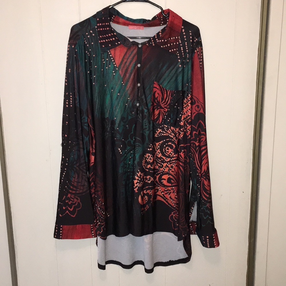 Long sleeve shirt perfect to pair with leggings